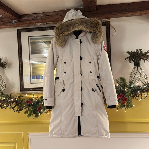 Canada Goose Jackets & Blazers - White Canada Goose Parka sz XS NEEDS CLEANING- see pics Coyote Fur detach hood